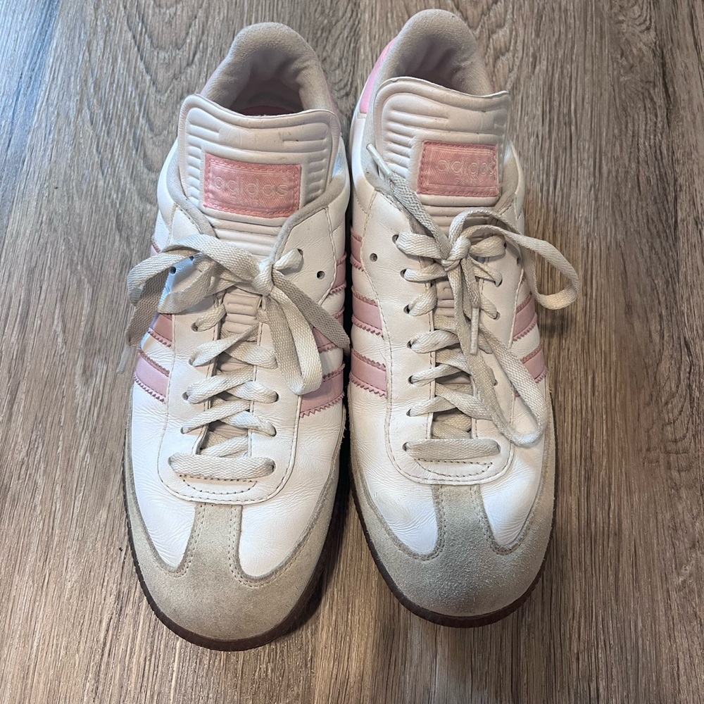 Pink and white adidas sambas!!